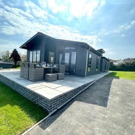 *Luxury Holiday Home With Hot Tub Close To Beach* Penally Экстерьер фото