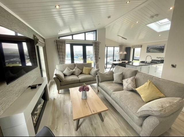 *Luxury Holiday Home With Hot Tub Close To Beach* Penally Экстерьер фото