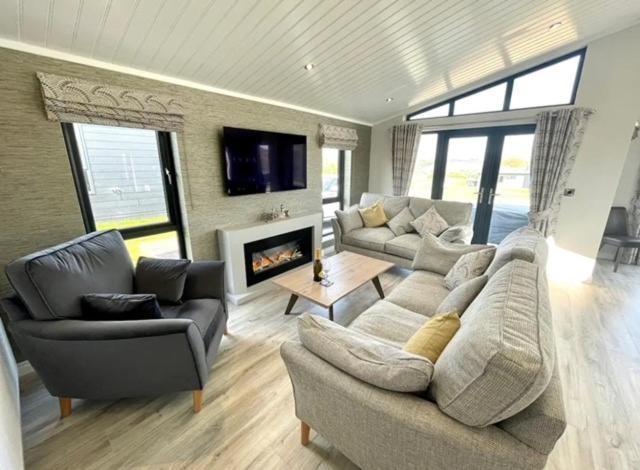 *Luxury Holiday Home With Hot Tub Close To Beach* Penally Экстерьер фото