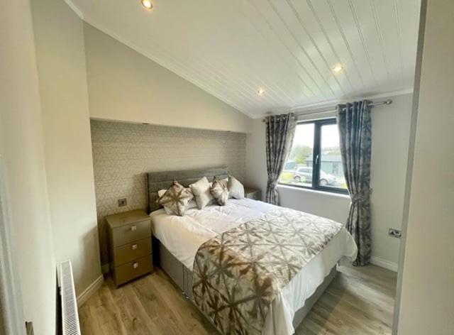 *Luxury Holiday Home With Hot Tub Close To Beach* Penally Экстерьер фото