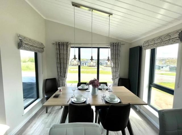 *Luxury Holiday Home With Hot Tub Close To Beach* Penally Экстерьер фото