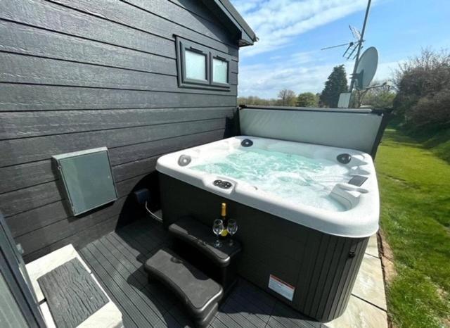 *Luxury Holiday Home With Hot Tub Close To Beach* Penally Экстерьер фото