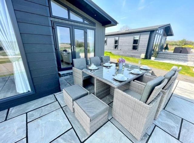 *Luxury Holiday Home With Hot Tub Close To Beach* Penally Экстерьер фото