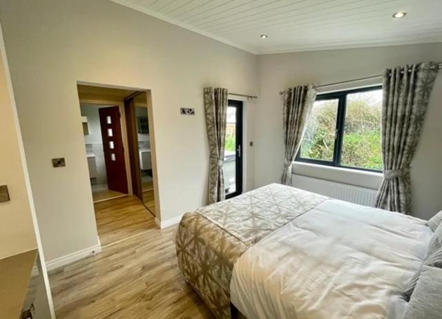 *Luxury Holiday Home With Hot Tub Close To Beach* Penally Экстерьер фото